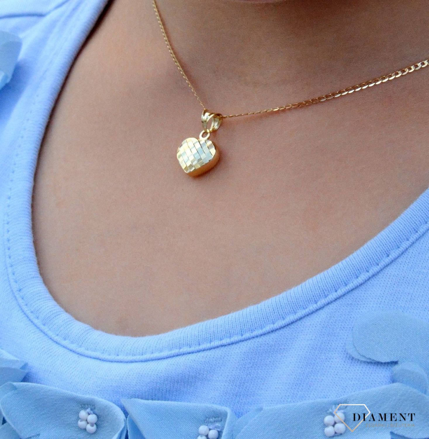 Złota zawieszka 585 grawerowane serduszko ZA 7034A. Złota zawieszka serce. Złota zawieszka damska serce. Złota zawieszka damska grawerow.jpg